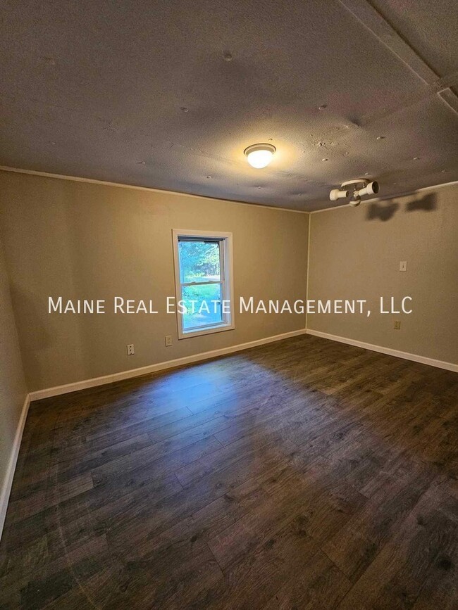 Building Photo - 19 Balsam Ln