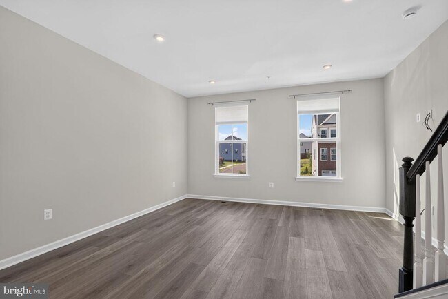 Foto del edificio - 168 Woodgate Cir