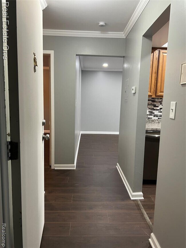 Foto del edificio - 754 E Fox Hills Dr