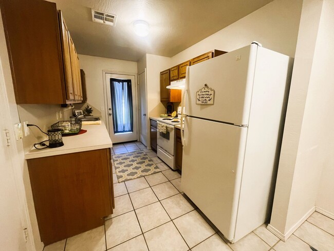 Foto del edificio - 9200 Snowberry Dr