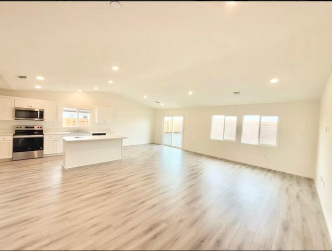 Foto del edificio - 2476 Cellar St