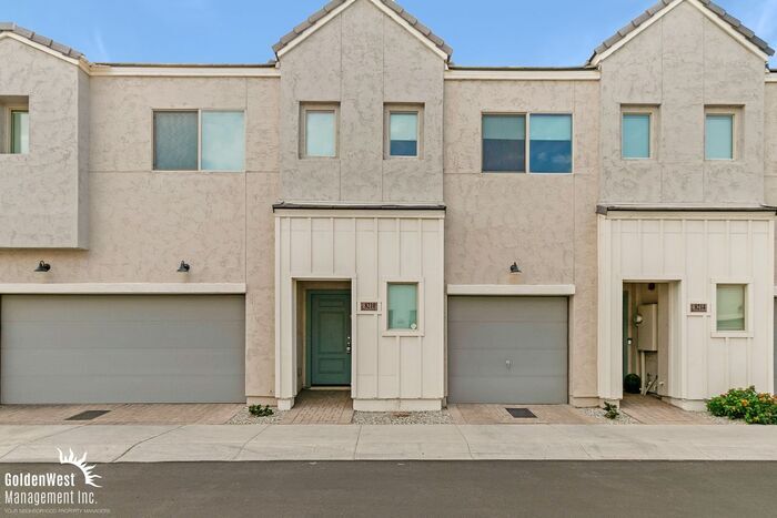 Foto principal - Modern 2Bdm 2.5Ba Home in Central Phoenix-MI Special!