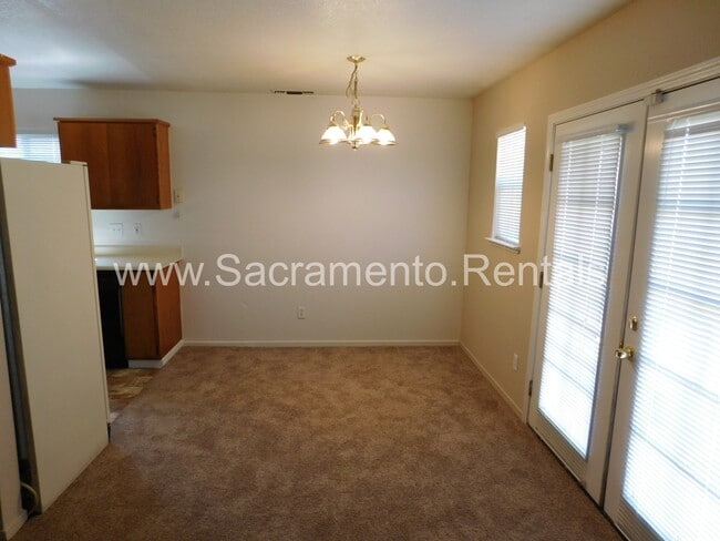 Building Photo - Nice 3bd/2ba North Sacramento Home with 2 Car Garage