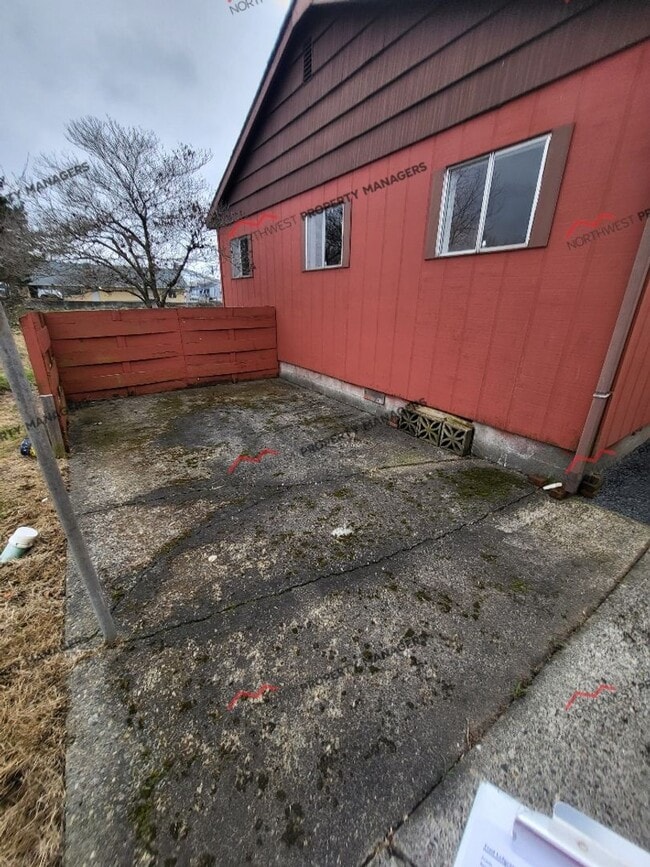 Building Photo - STATUS:  Available | R215 | $1895.00