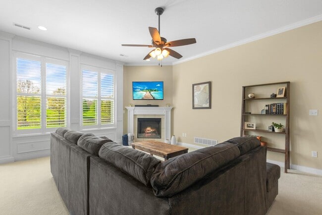 Building Photo - 5611 Abercorn Dr