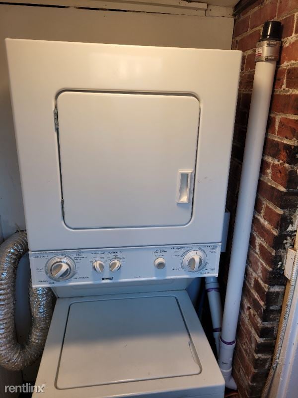 Foto principal - 3 br, 1 bath House - 2043 S 68th St