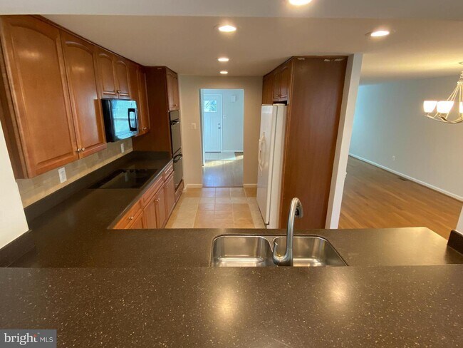 Building Photo - 1008 Merlins Ct