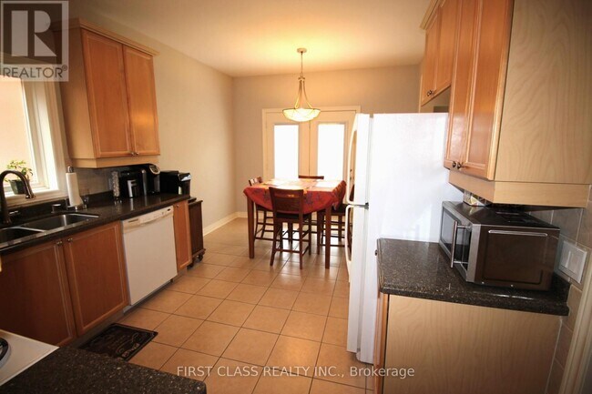 Building Photo - 51 Sunnyside Dr