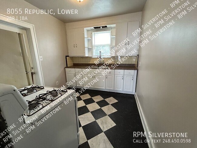 Building Photo - Spacious 2-bedroom