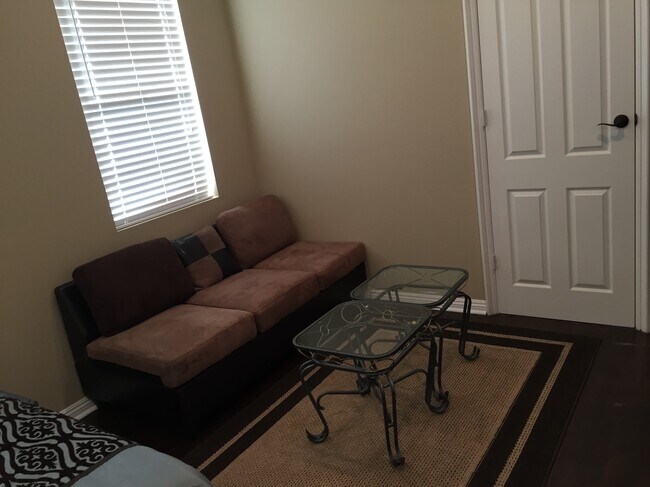 Foto del edificio - 16868 Ridge Cliff Dr
