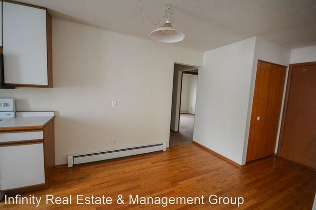 Building Photo - 3 br, 1 bath House - 2011 Viking Dr NW # 30
