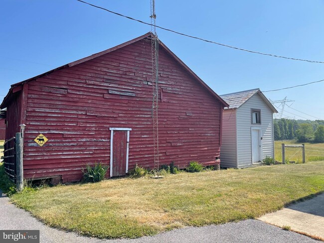 Building Photo - 12785 Valley Rd
