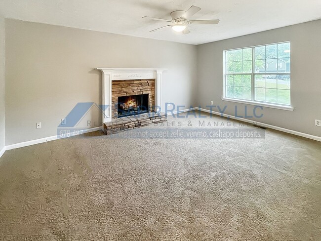 Building Photo - 220 Beechwood Ln