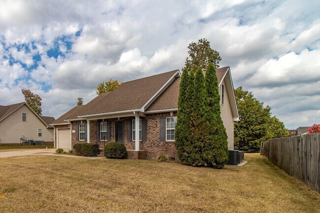 Building Photo - 4910 Court Dr