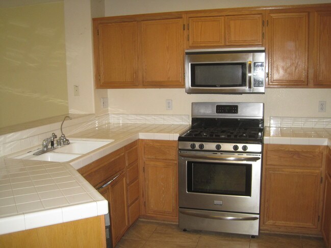 Foto del edificio - 425 Whispering Willow Dr