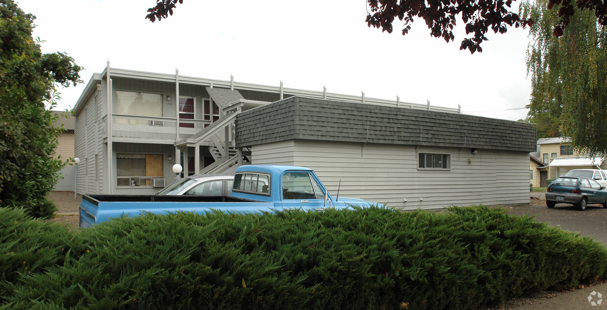 Building Photo - Bramble Court Apartments