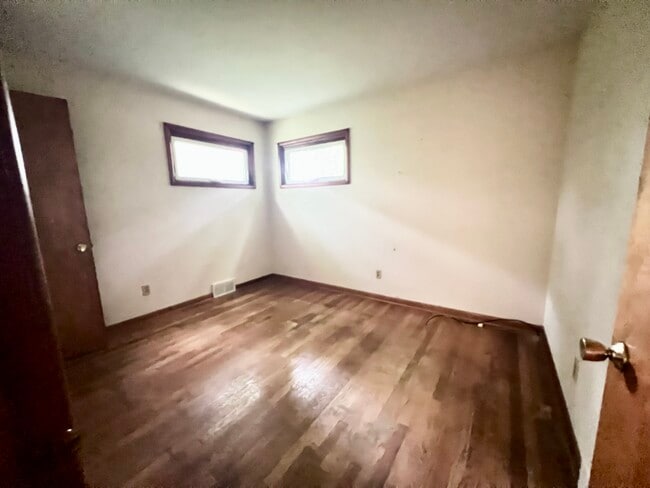 1st bed room - 18 Ridgecrest Ave