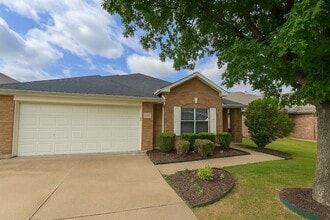 Building Photo - 10420 Devin Ln