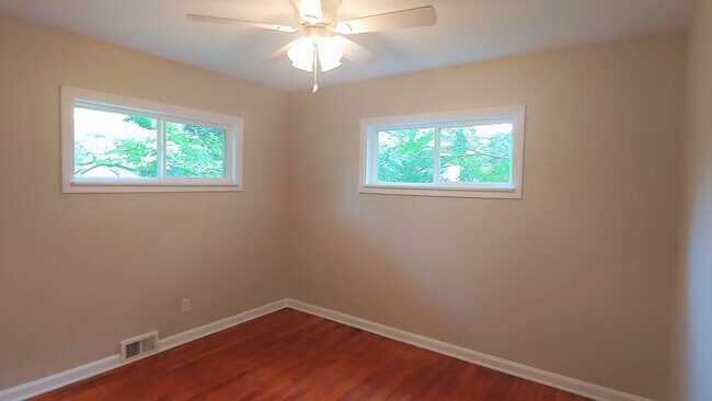 Building Photo - 1589 Tanager Cir
