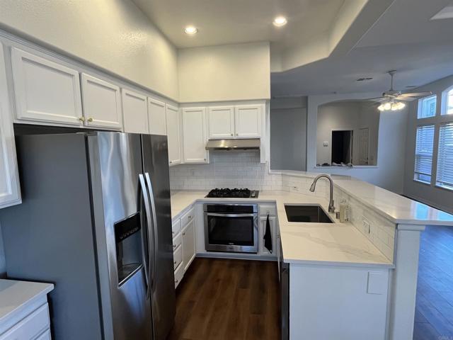 Foto del edificio - 7677 Hazard Center Dr