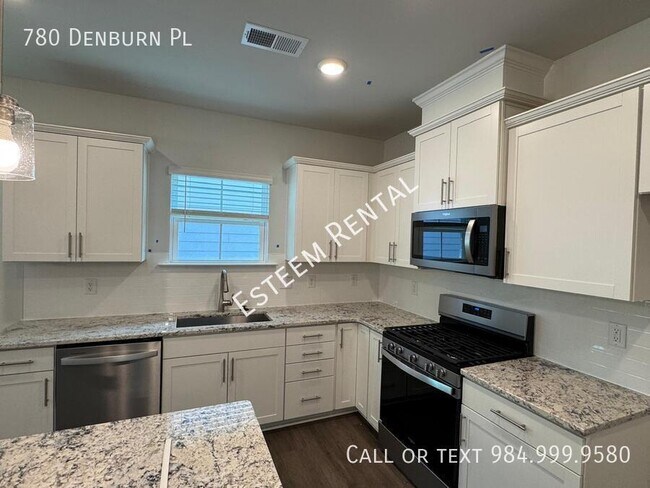 Foto del edificio - 780 Denburn Pl