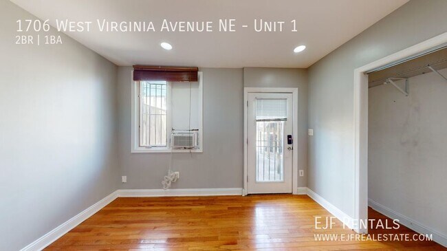Foto del edificio - Gallaudet Updated Two Bedroom W/Private Pa...