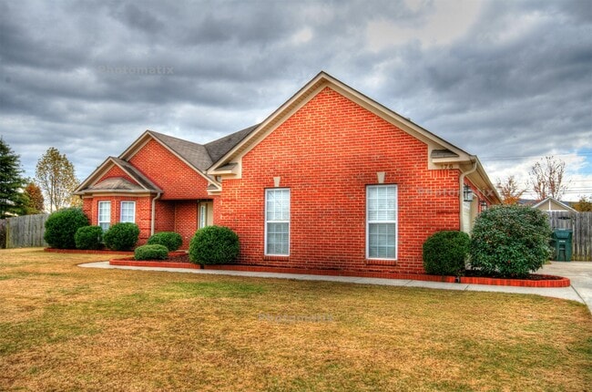 Foto del edificio - 176 Timber Oak Rd