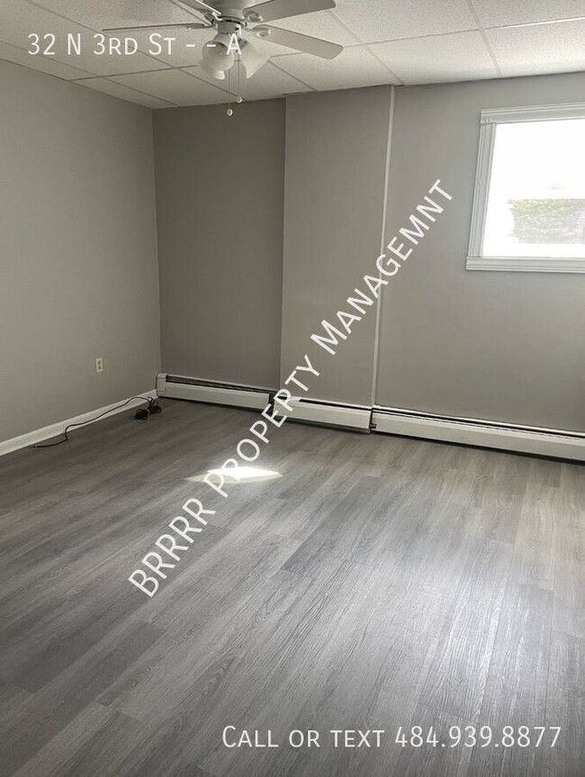 Building Photo - Spacious 1 bedroom 1st floor apartment