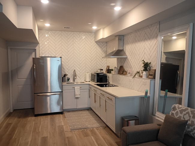 Foto del edificio - 5405 Rosewood Pl