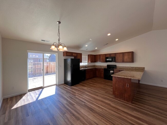 Building Photo - Beautiful 4-bedroom home located in Saddle...