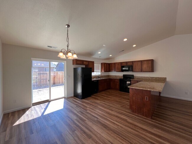 Foto del edificio - Beautiful 4-bedroom home located in Saddle...