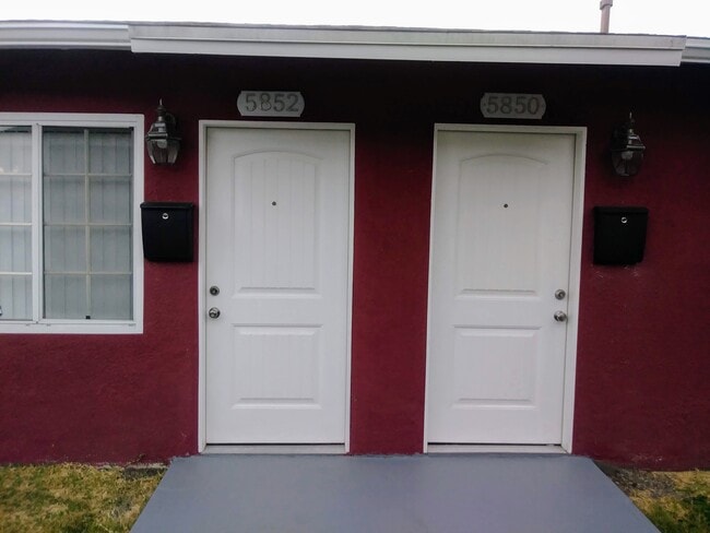 Entrance to front door - 5850 David Ave