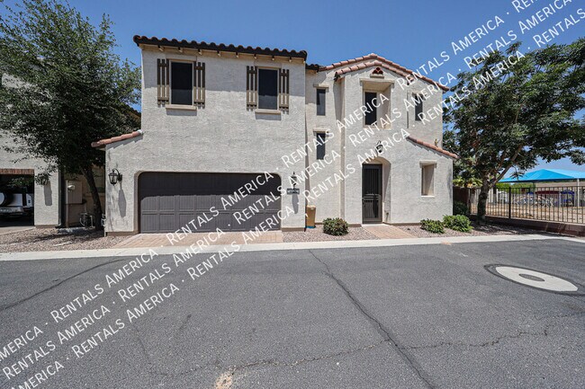 Building Photo - 1930 S Sycamore Pl