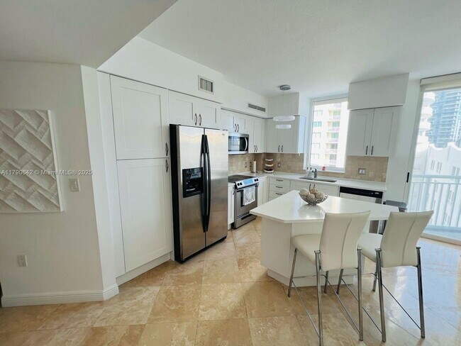 Foto del edificio - 1745 E Hallandale Beach Blvd