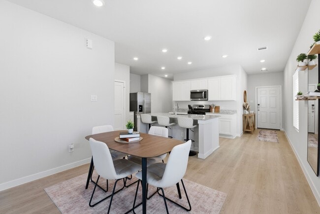 Building Photo - 16215 Globetrotter Ct