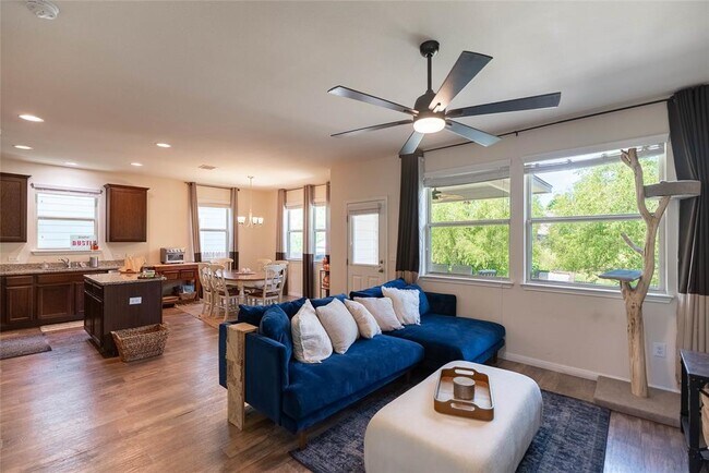 Foto del edificio - 415 Eagle Brook Ln