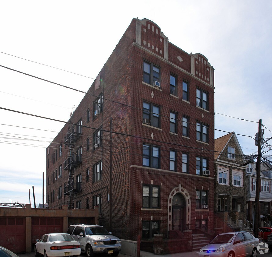 Primary Photo - 120 W 28th St