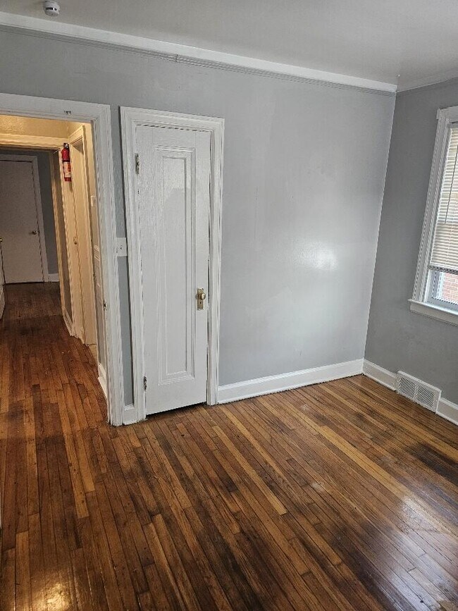 Foto del edificio - 16505 Stansbury Ave