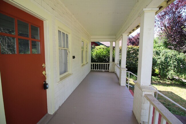Foto del edificio - Bright & Cheerful 3 Bedroom Bungalow in th...