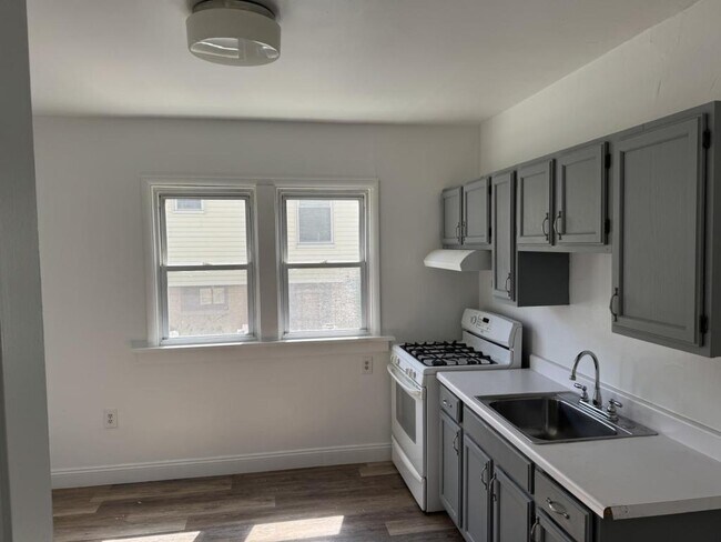 Building Photo - 1223 Colescott St