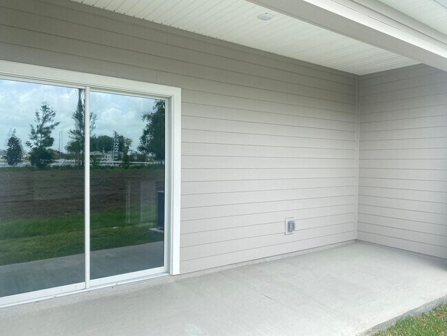 Foto del edificio - Almost New 3/2/1 Modern Townhome!