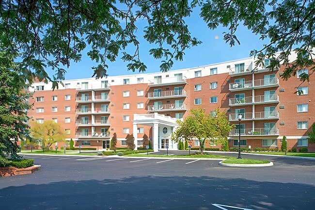 Building Photo - Towers of Colonie