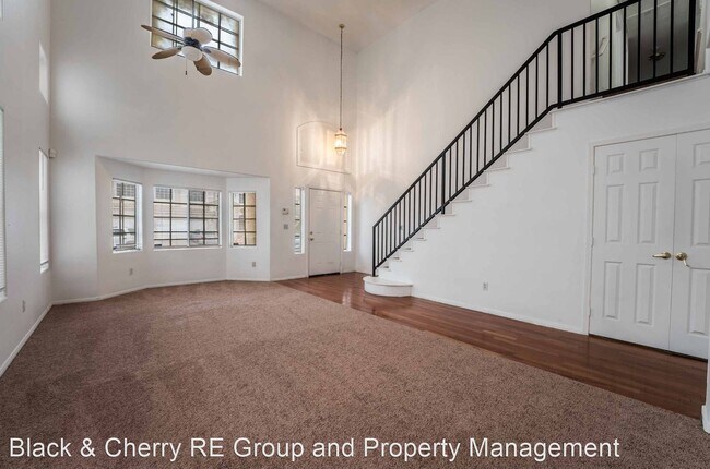Foto del edificio - 6 br, 4.5 bath House - 325 Finch Ridge Ave