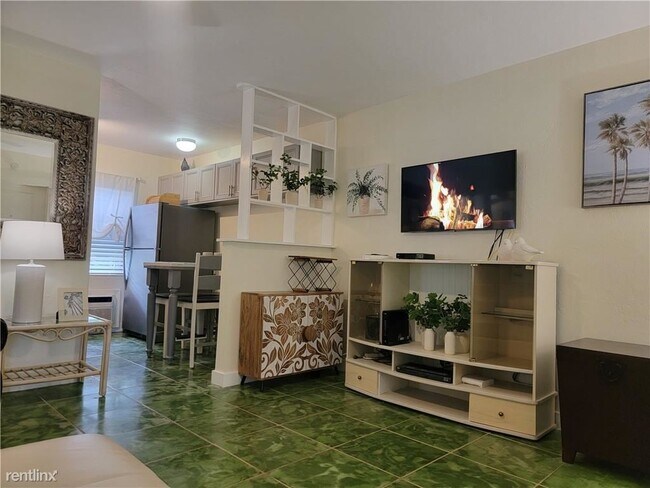 Foto del edificio - 2 br, 2 bath Condo - 2060 NE 1st St Unit 16