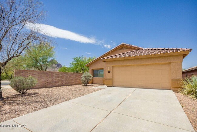 Building Photo - 8403 N Coyote View Ct
