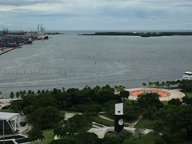 Foto del edificio - 244 Biscayne Blvd