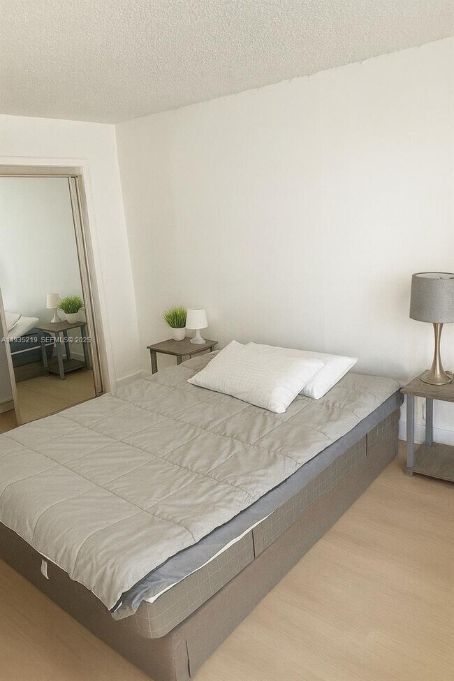 Foto del edificio - 1732 Meridian Ave