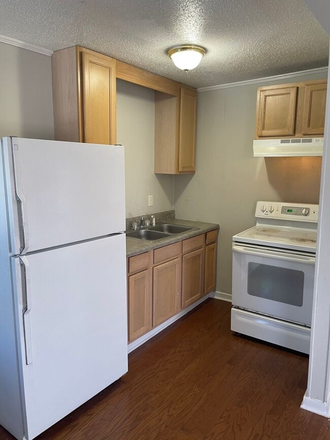 Building Photo - 400-402 SPRING STREET