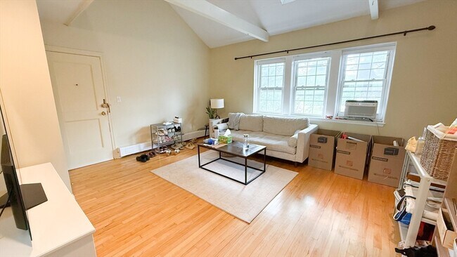 Foto del edificio - 21 Hammond Pond Pkwy