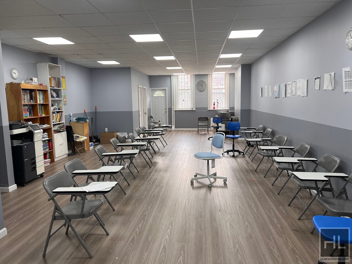 Primary Photo - Huge Storefront office space -- Newly Reno...